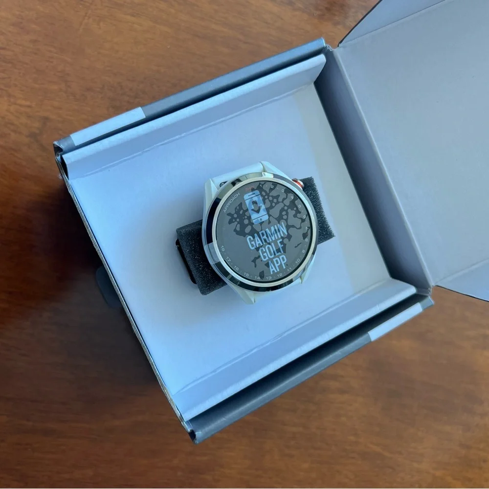 Garmin Approach S42 Silver and White Golf GPS Smartwatch - Picture 8 of 10